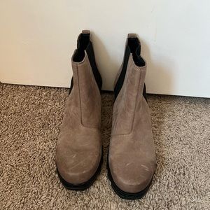 Sorel grey Chelsea boot